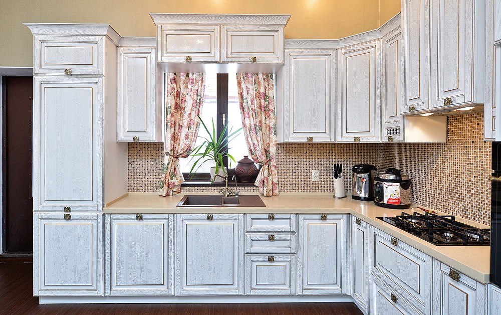 Кухня Виконт белый с золотой патиной