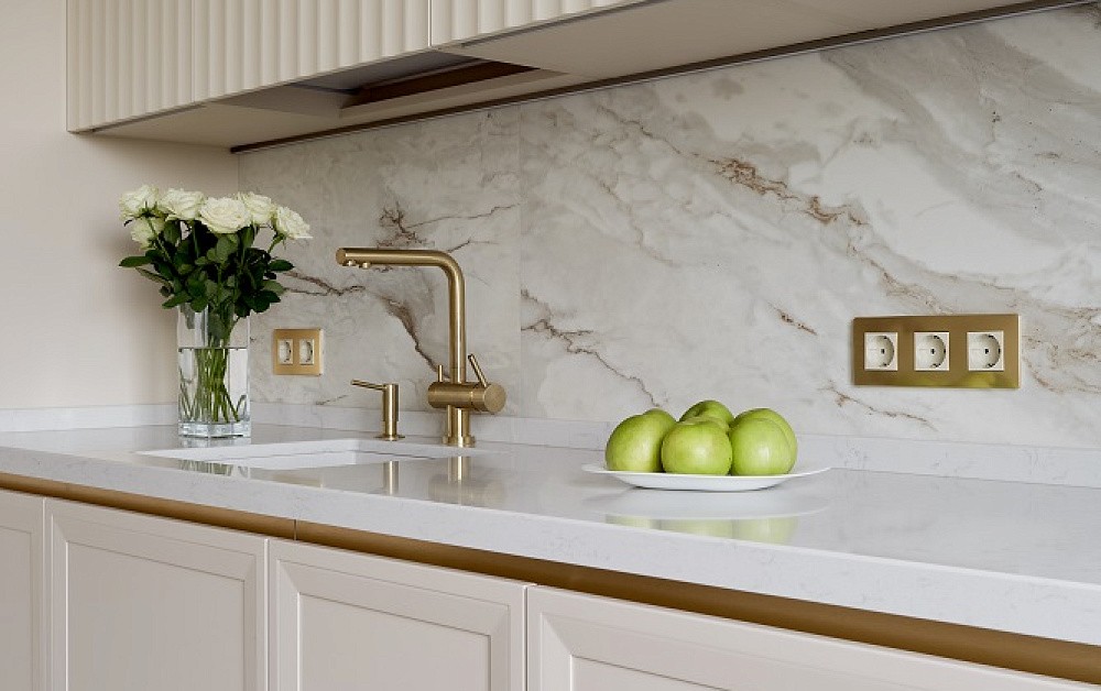 Лёгкая и функциональная кухня в стиле ар-деко