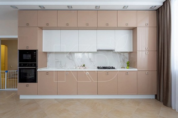 Фото кухни в квартире. Мифы вокруг глянцевых фасадов с фотопечатью. Красота зависит от ухода. 