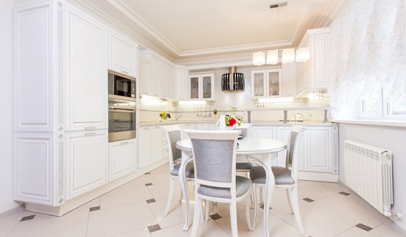 Классическая кухня из массива дерева