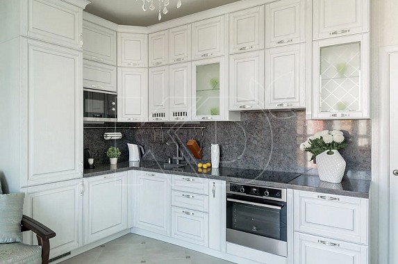 Производство кухонь из массива дуба