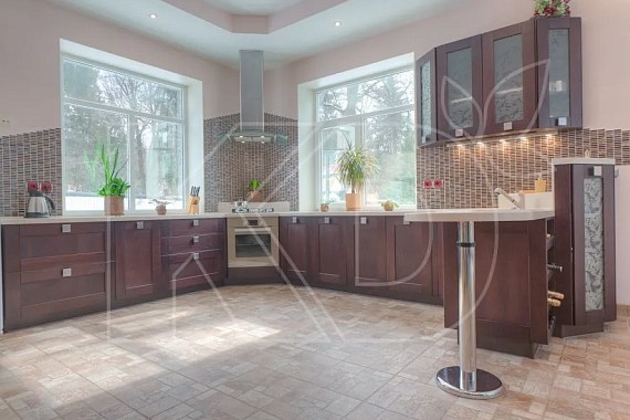 Производство кухонь из массива дуба