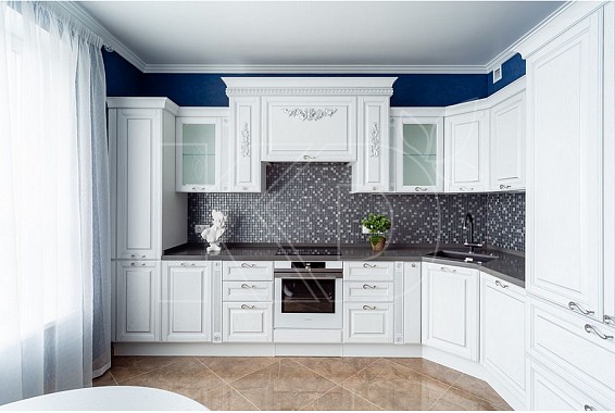 Угловые кухни белые